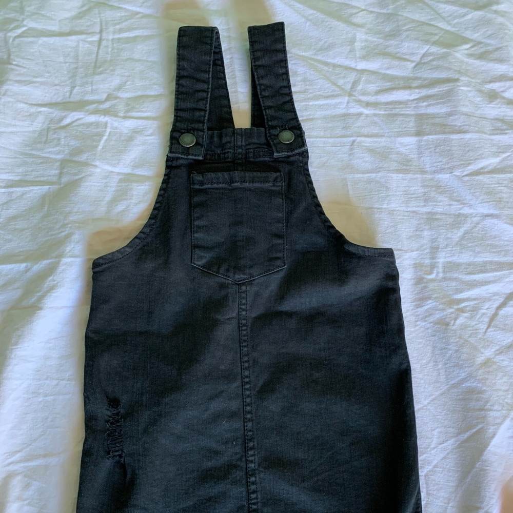 Black skirt over all. Size 5 cotton on kids